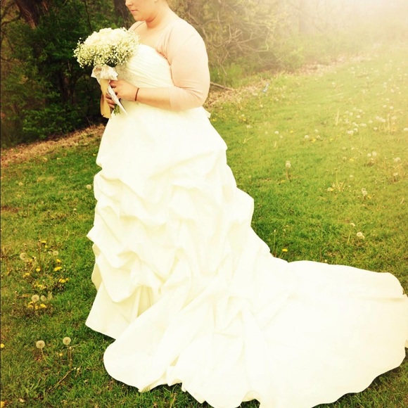 ✨HP✨💍 Stunning Wedding Dress Ball Gown in Ivory - Picture 5 of 13